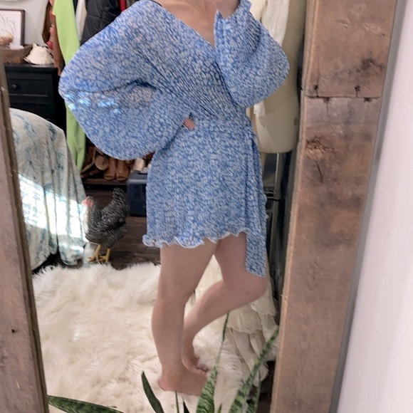 C/MEO COLLECTIVE so settled romper in blue ditsy floral size small - Picture 11 of 16